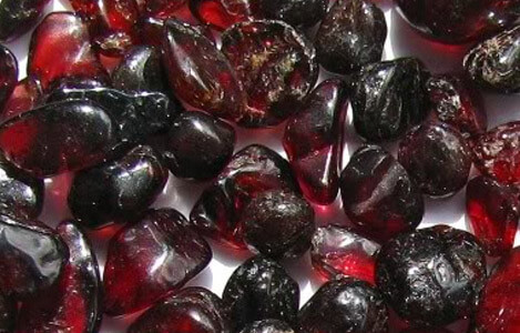 rough-garnet-gemstone